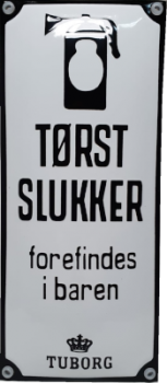TØRST SLUKKER FORFINDES I BAREN 9,5 x 22 cm Emaljehuset